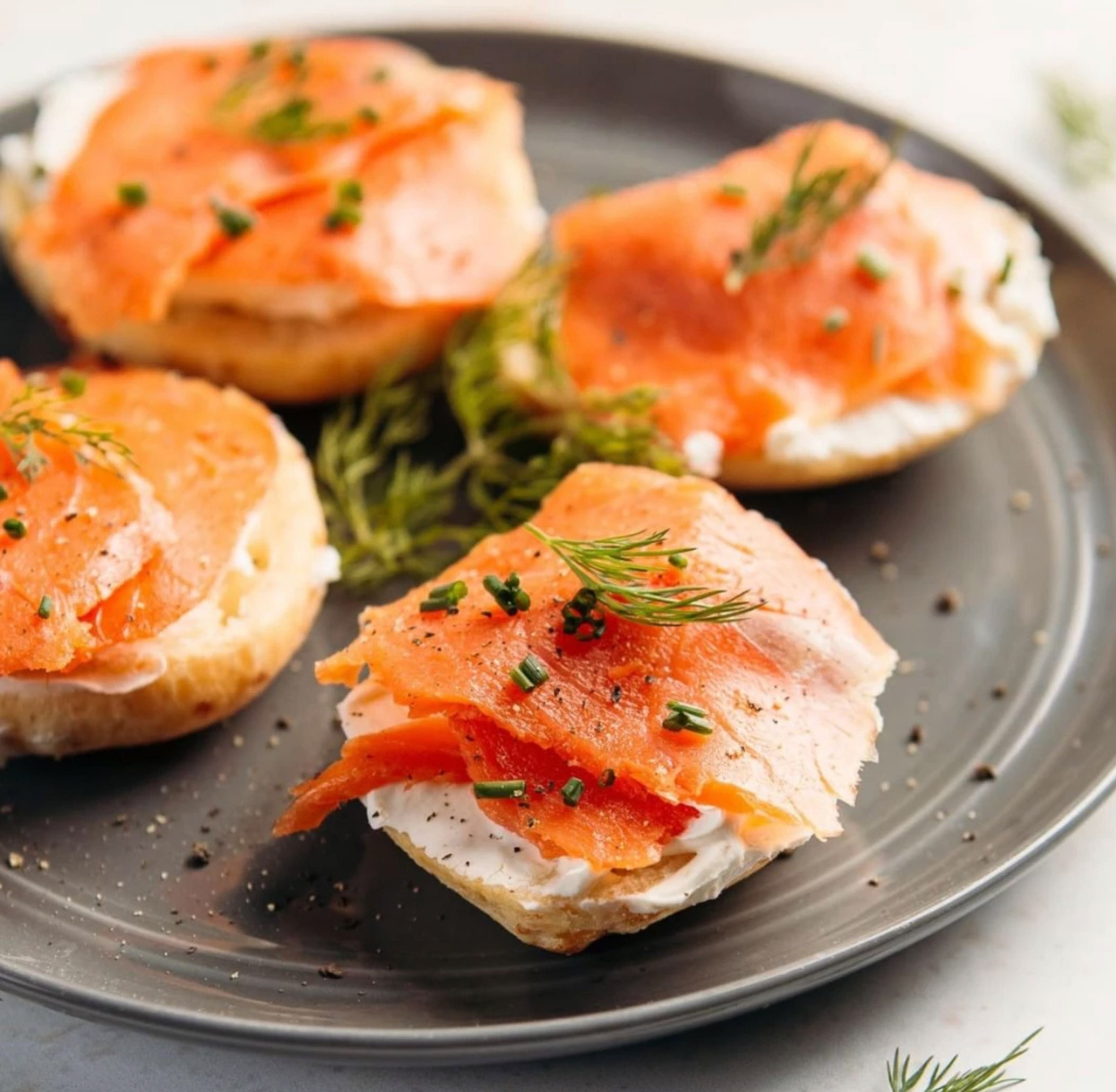 Recipe: Smoked Salmon & Cream Cheese Sandwich with a Cheese Bread Bun